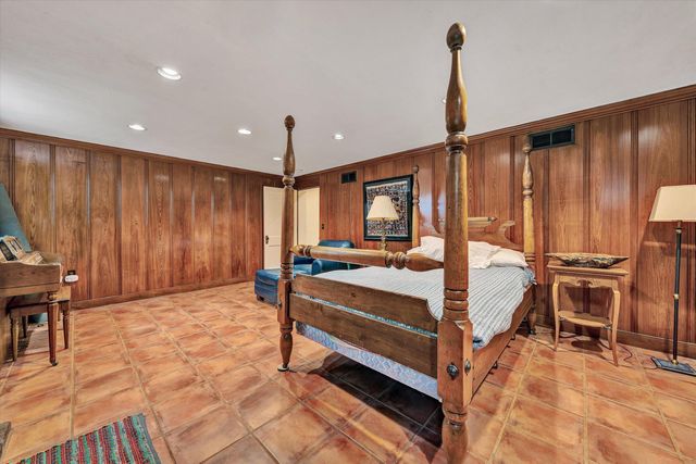 2438 Robin Hood RD, Roanoke, VA 24014