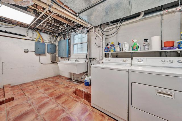 2438 Robin Hood RD, Roanoke, VA 24014