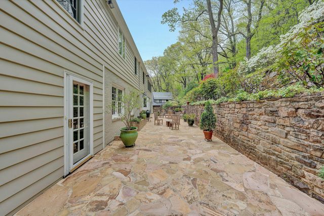 2438 Robin Hood RD, Roanoke, VA 24014