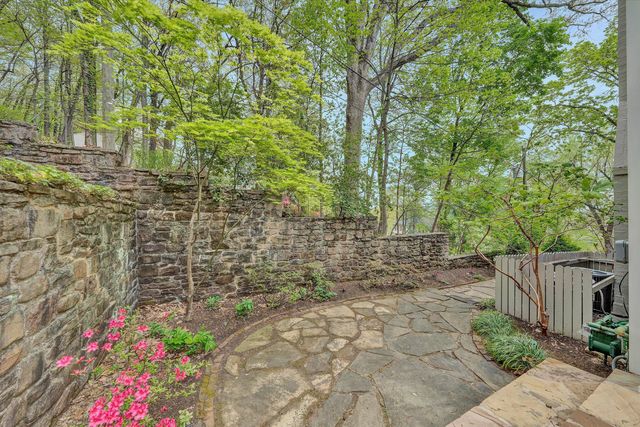 2438 Robin Hood RD, Roanoke, VA 24014
