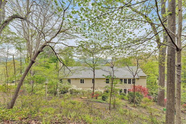 2438 Robin Hood RD, Roanoke, VA 24014