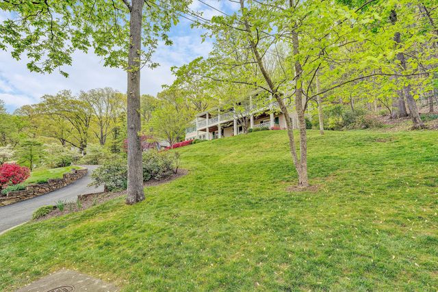 2438 Robin Hood RD, Roanoke, VA 24014
