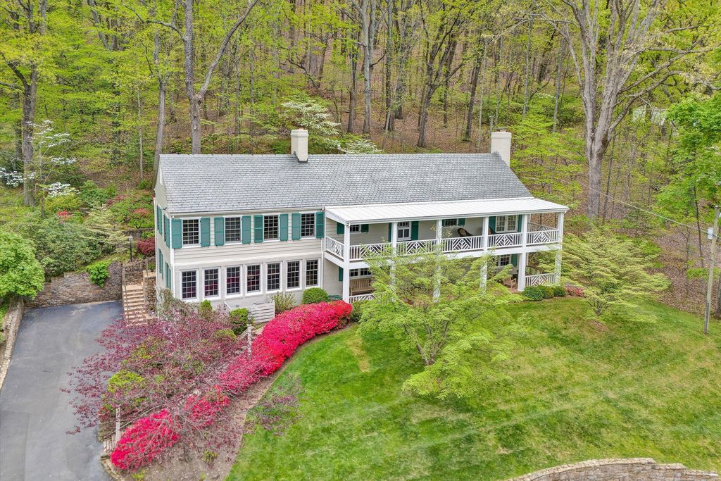 2438 Robin Hood RD, Roanoke, VA 24014