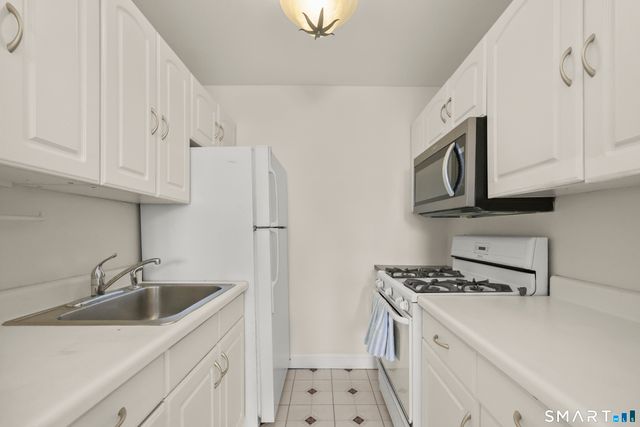 140 Grove Street 4G, Stamford, CT 06901