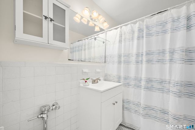 140 Grove Street 4G, Stamford, CT 06901