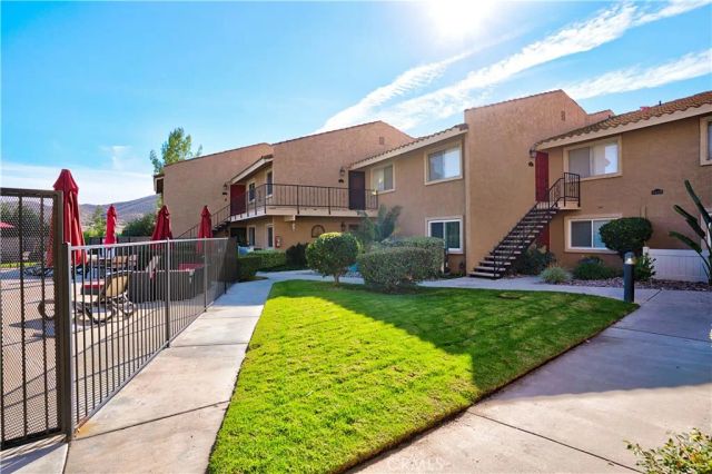 24319 N Canyon Lake Drive North 6, Canyon Lake, CA 92587