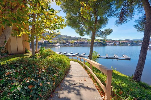 24319 N Canyon Lake Drive North 6, Canyon Lake, CA 92587