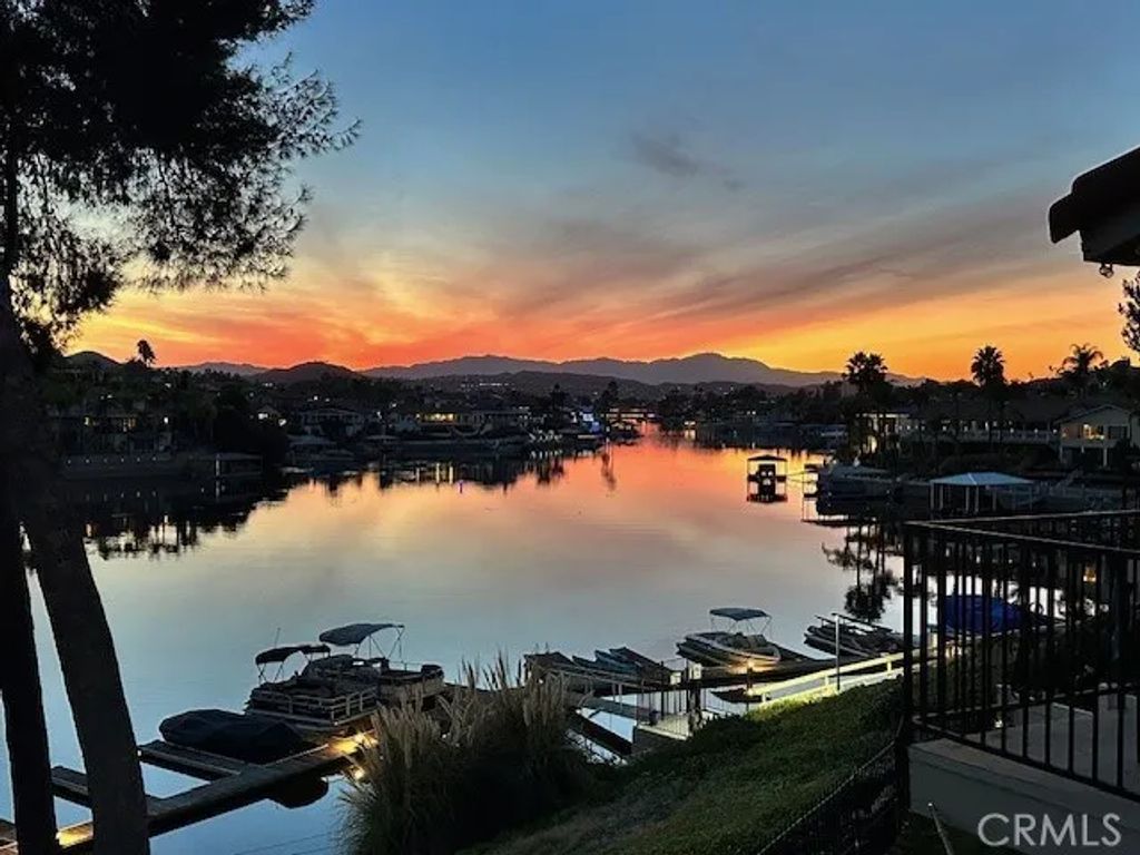 24319 N Canyon Lake Drive North 6, Canyon Lake, CA 92587
