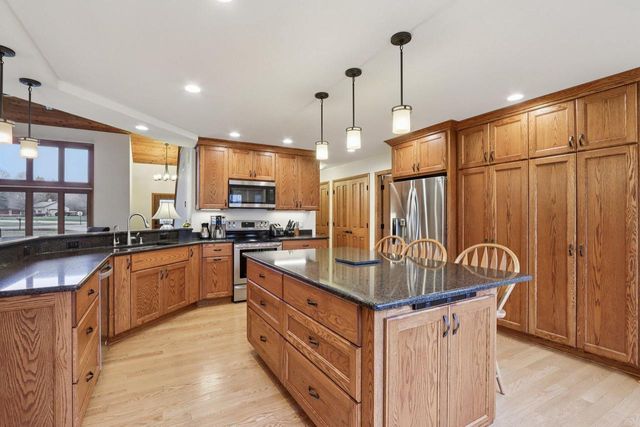 W303N6590 Irene LANE, Hartland, WI 53029