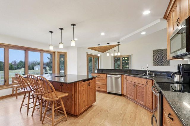 W303N6590 Irene LANE, Hartland, WI 53029