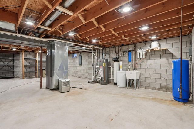 W303N6590 Irene LANE, Hartland, WI 53029