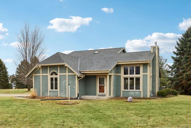 W303N6590 Irene LANE, Hartland, WI 53029