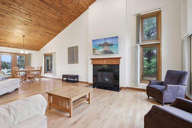 W303N6590 Irene LANE, Hartland, WI 53029