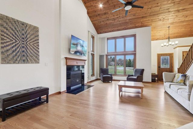 W303N6590 Irene LANE, Hartland, WI 53029