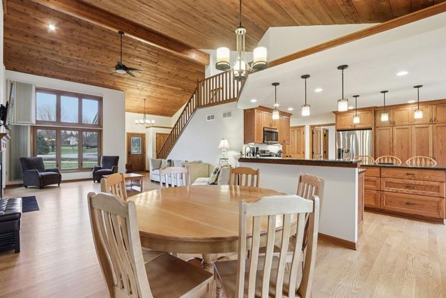 W303N6590 Irene LANE, Hartland, WI 53029