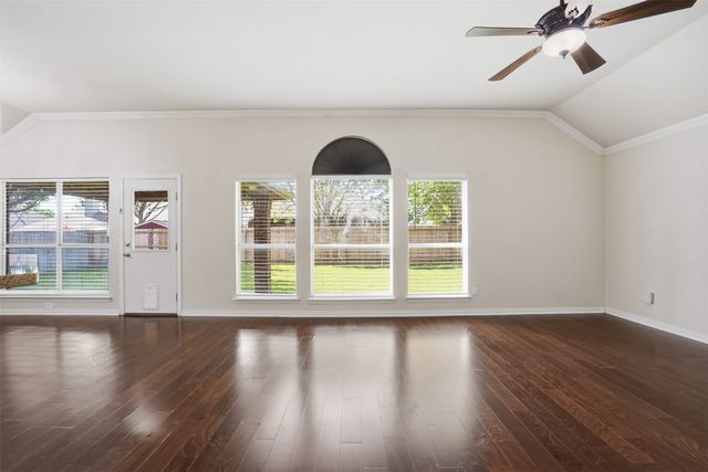 517 Acorn Court, Saginaw, TX 76179