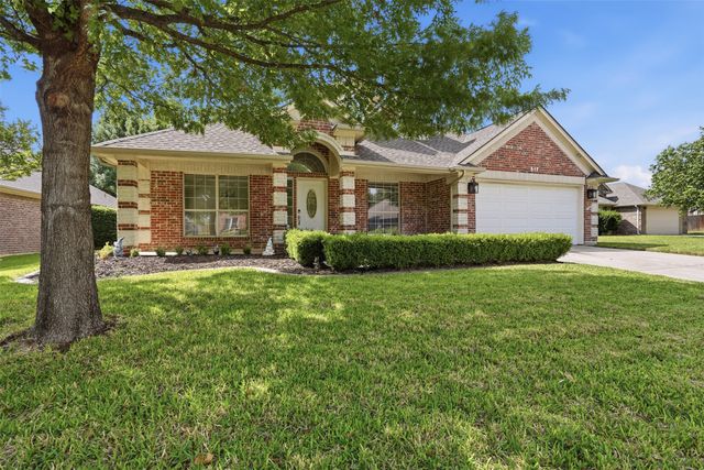 517 Acorn Court, Saginaw, TX 76179
