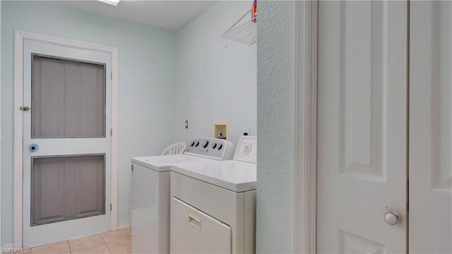 3902 SE 13th AVE, Cape Coral, FL 33904