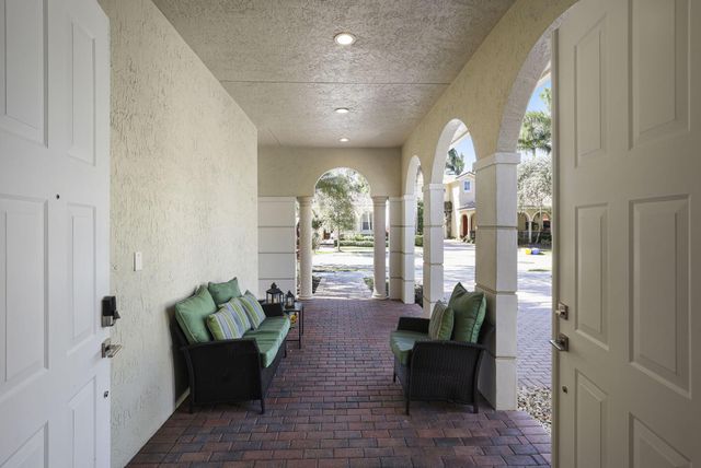 122 Via Castilla, Jupiter, FL 33458