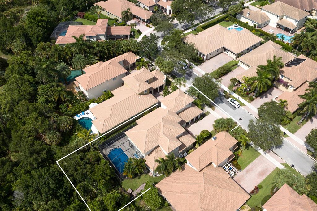 122 Via Castilla, Jupiter, FL 33458