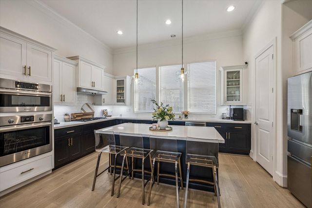 6023 Matthew Oaks Place, Houston, TX 77007