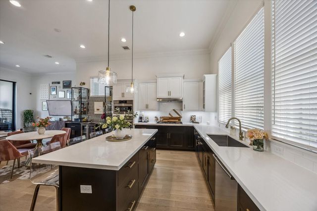 6023 Matthew Oaks Place, Houston, TX 77007