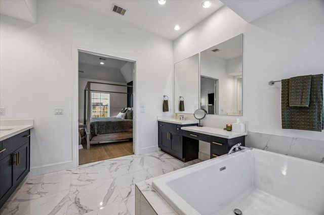 6023 Matthew Oaks Place, Houston, TX 77007