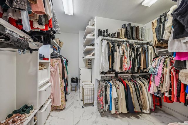 6023 Matthew Oaks Place, Houston, TX 77007