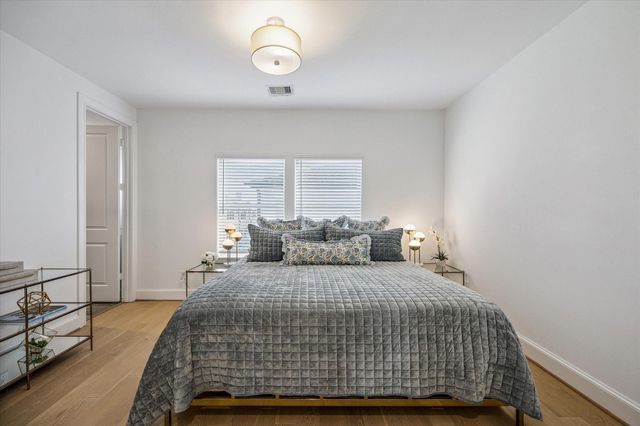 6023 Matthew Oaks Place, Houston, TX 77007