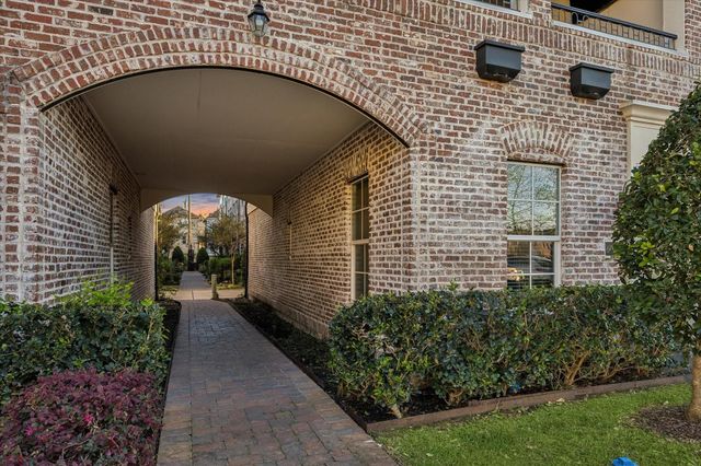 6023 Matthew Oaks Place, Houston, TX 77007