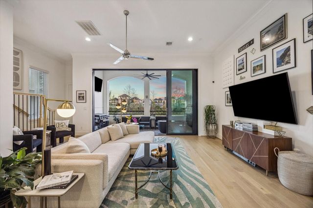 6023 Matthew Oaks Place, Houston, TX 77007