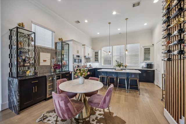 6023 Matthew Oaks Place, Houston, TX 77007