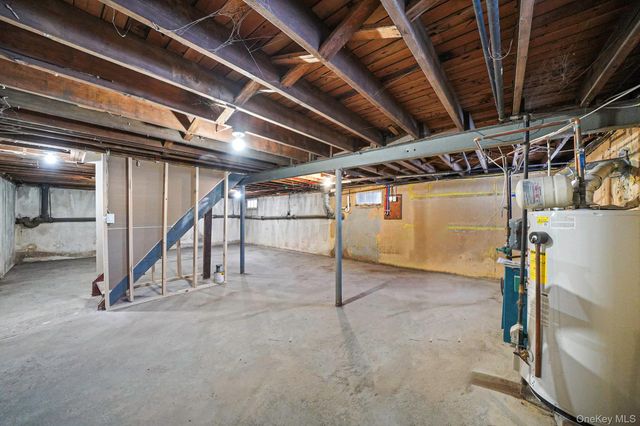 182 W 17th Street, Deer Park, NY 11729