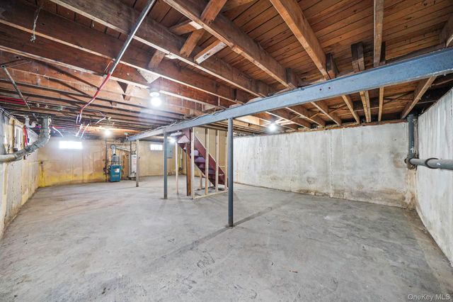 182 W 17th Street, Deer Park, NY 11729