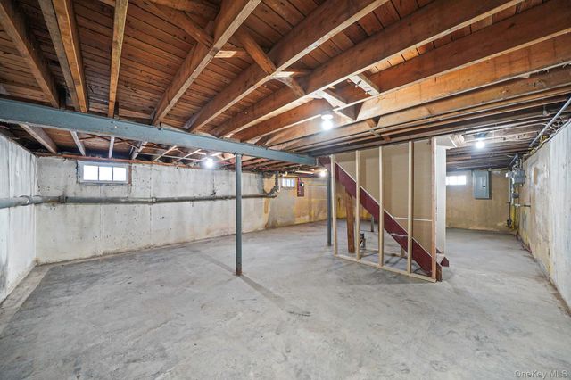182 W 17th Street, Deer Park, NY 11729
