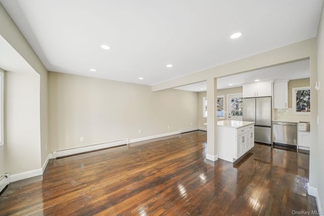 182 W 17th Street, Deer Park, NY 11729