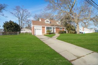 182 W 17th Street, Deer Park, NY 11729