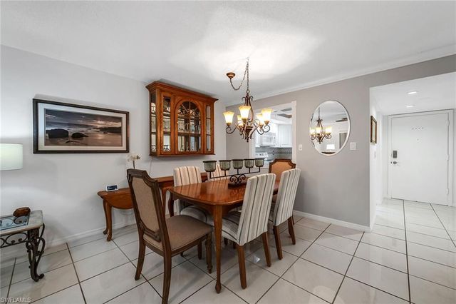 200 Valley Stream DR 3B, Naples, FL 34113