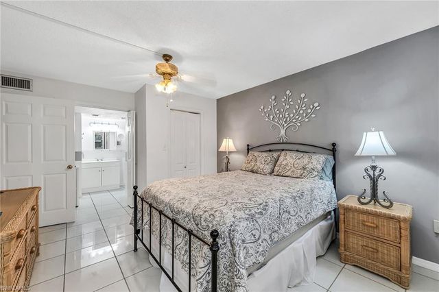 200 Valley Stream DR 3B, Naples, FL 34113
