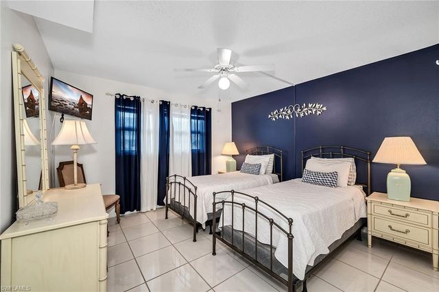 200 Valley Stream DR 3B, Naples, FL 34113