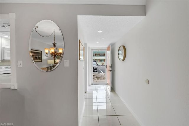 200 Valley Stream DR 3B, Naples, FL 34113