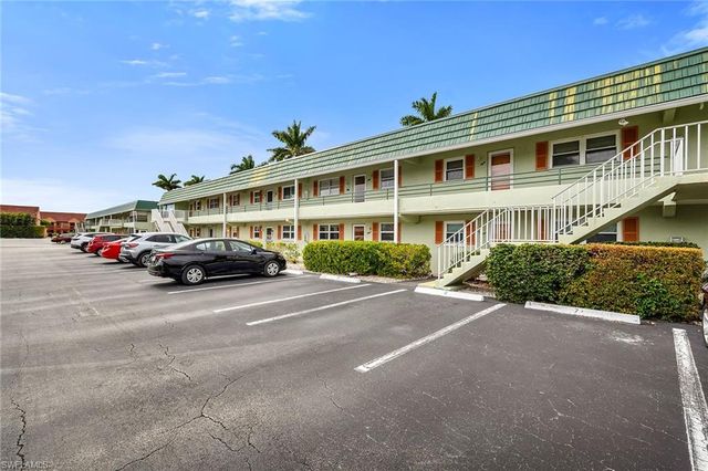 200 Valley Stream DR 3B, Naples, FL 34113