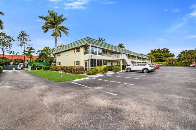 200 Valley Stream DR 3B, Naples, FL 34113