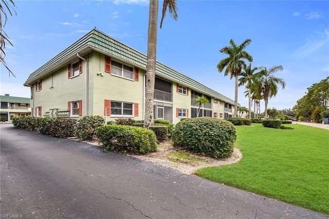 200 Valley Stream DR 3B, Naples, FL 34113