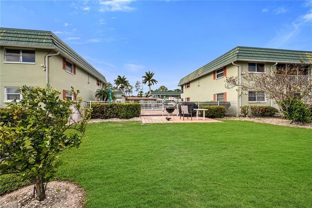 200 Valley Stream DR 3B, Naples, FL 34113