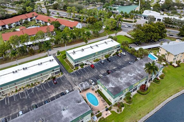 200 Valley Stream DR 3B, Naples, FL 34113