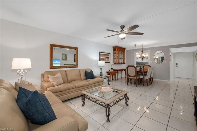 200 Valley Stream DR 3B, Naples, FL 34113