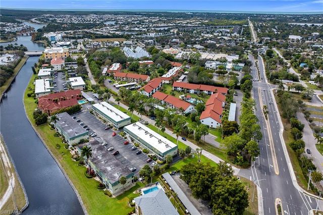 200 Valley Stream DR 3B, Naples, FL 34113