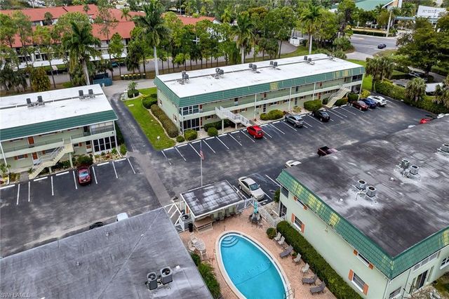 200 Valley Stream DR 3B, Naples, FL 34113