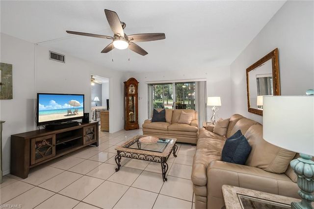 200 Valley Stream DR 3B, Naples, FL 34113
